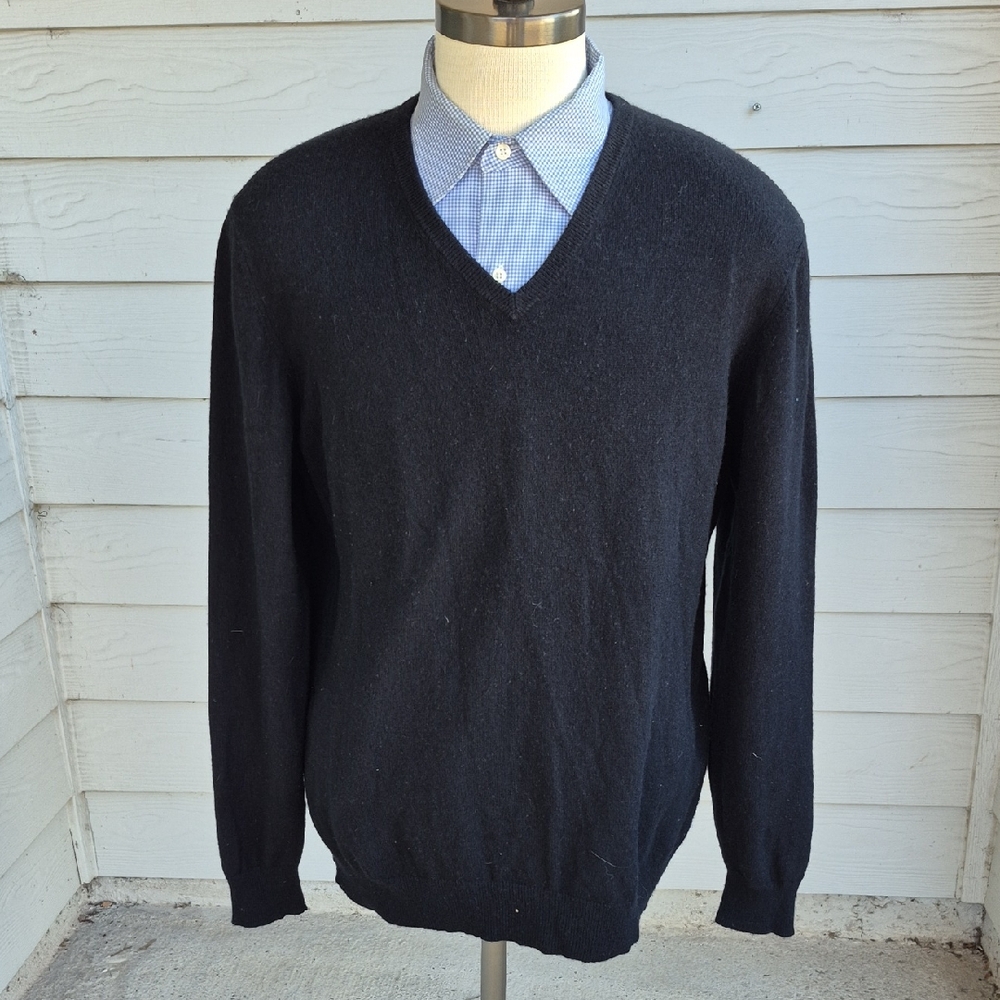 SAKS FIFTH AVENUE Dark Black Weave CASHMERE Large Mens V Neck‎ Sweater